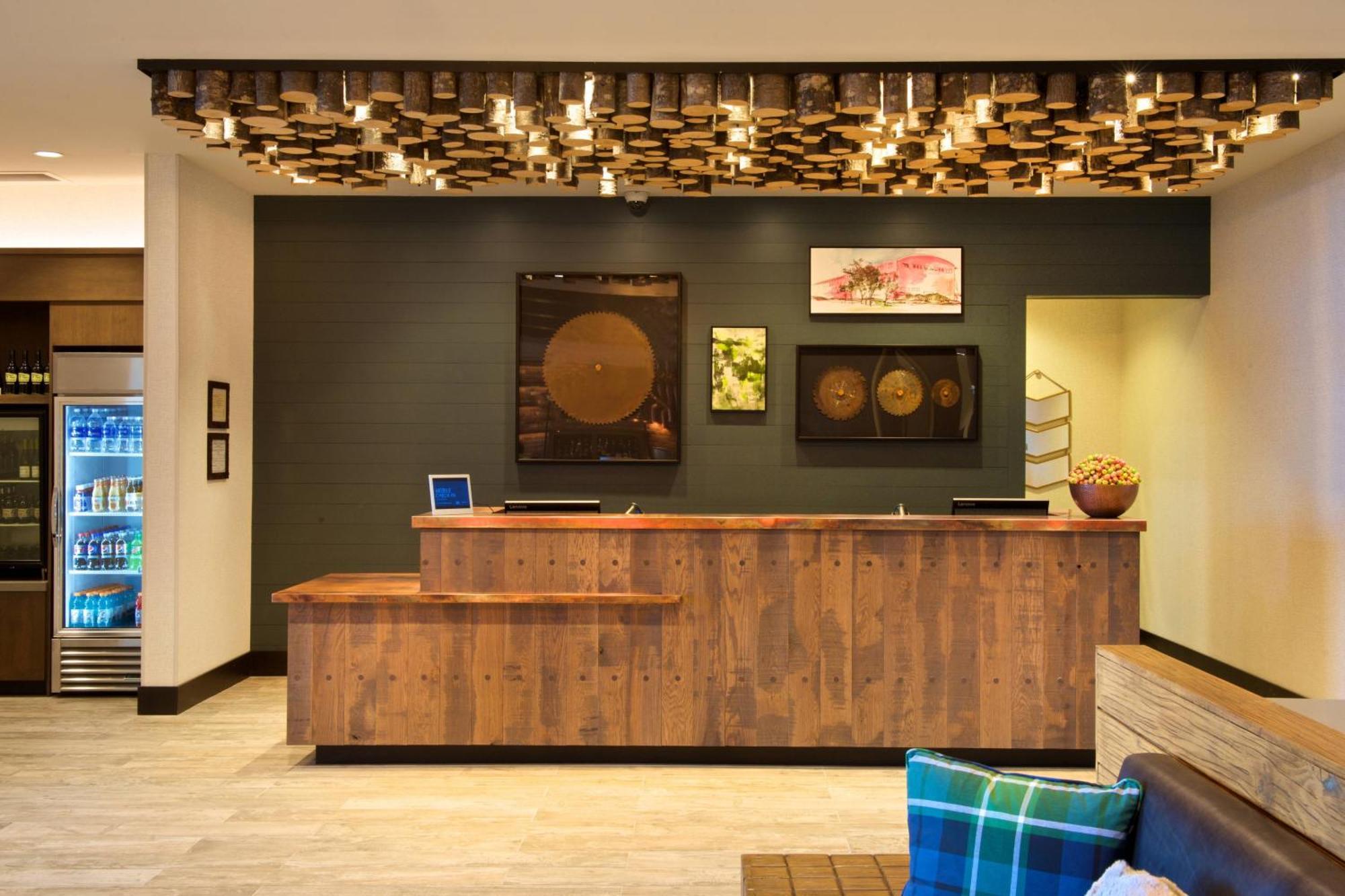 Springhill Suites By Marriott Бенд Экстерьер фото